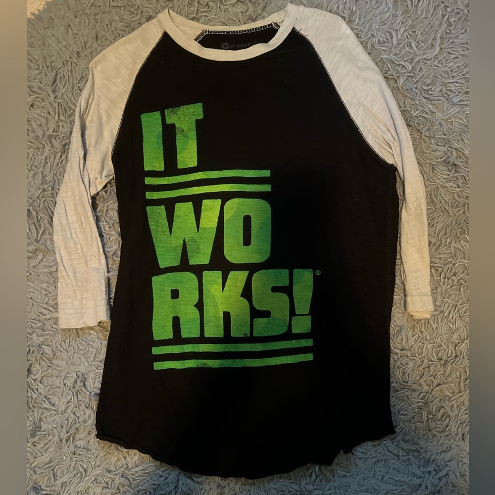 ItWorks 3/4 sleeve jersey t-shirt.